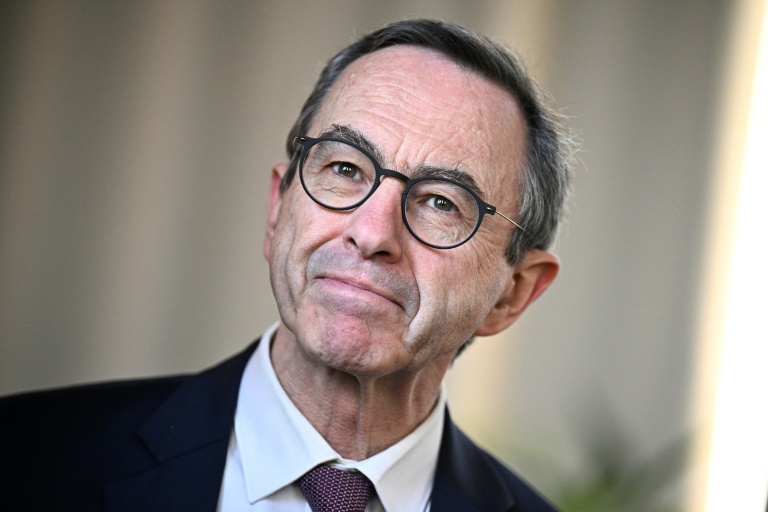 Le président de LR Bruno Retailleau lors d'une conférence de presse au Blanc-Mesnil, près de Paris, le 5 mars 2026