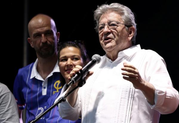 Jean-Luc Mélenchon, candidat de la France Insoumise (LFI) à la présidentielle, lors d'un concert place de la République à Paris, à l'occasion de la Fête de la musique, le 21 juin 2026