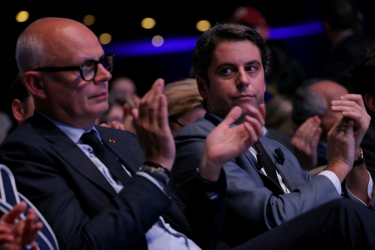 Edouard Philippe (g) et Gabriel Attal à Paris, le 7 mai 2024