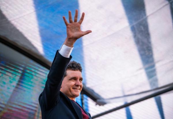 Le maire de Bucarest et candidat à la présidentielle roumaine, Nicusor Dan, lors d'un rassemblement électoral le 11 mai 2025