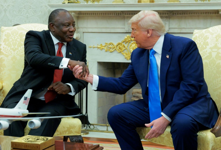 Les président sud-africain Cyril Ramaphosa et américain Donald Trump lors de leur entretien à la Maison Blanche à Washington le 21 mai 2025