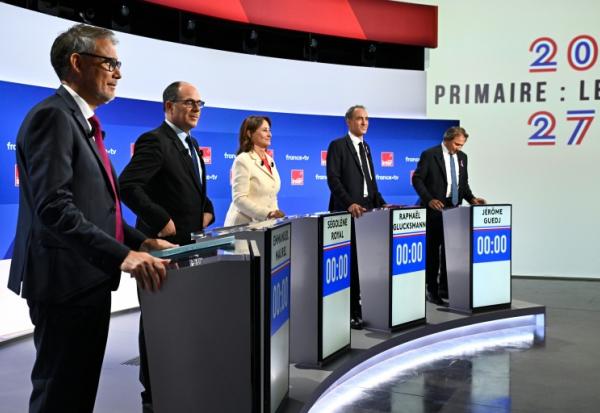 Les candidats à la primaire de la gauche, le 1er octobre 2026 lors d'un débat sur France 2/France Inter à la Maison de la radio à Paris