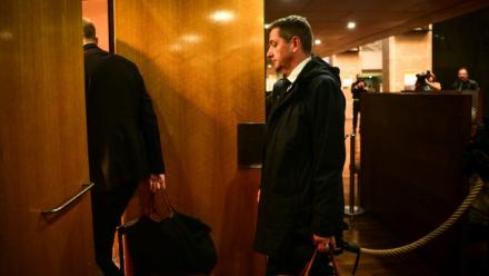 Le maire de Saint-Etienne Gaël Perdriau arrives au tribunal de Lyon le 22 septembre 2025
