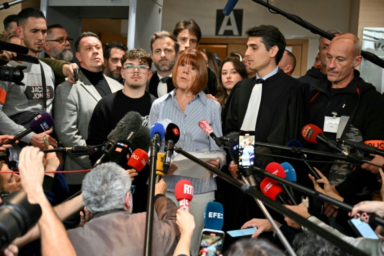 Gisèle Pelicot s'adresse à la presse le 19 décembre 2024 à Avignon après que la cour d'assises a rendu son verdict dans le procès des viols de Mazan 