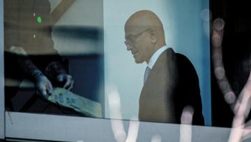 Le patron de Microsoft, Satya Nadella, au palais de justice fédéral à Oakland, en Californie, le 11 mai 2026