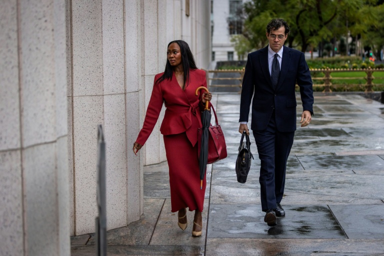 Adam Mosseri (à droite) à Los Angeles le 11 février 2026