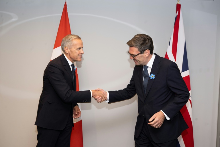 Les Premiers ministres canadien Mark Carney et britannique Andy Burnham le 16 septembre 2026 à Liverpool, en Angleterre