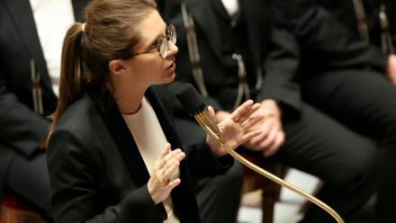 La ministre déléguée chargée de la Lutte contre les discriminations Autore Bergé à l'Assemblée nationale le 14 avril 2026
