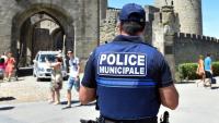 Un policier municipal devant la cité de Carcassonne, le 2 août 2016