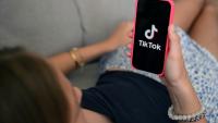 Après Meta, TikTok accepte à son tour de limiter à deux heures par jour son utilisation par les adolescents