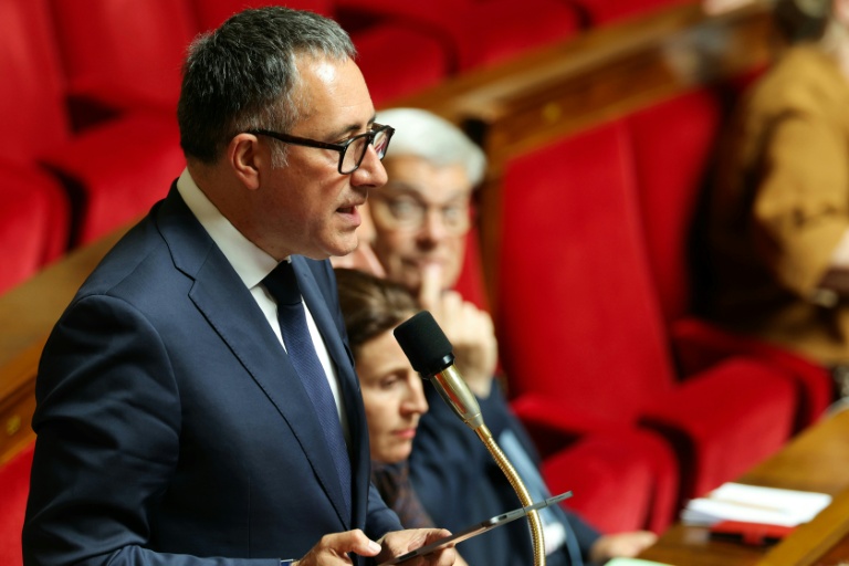Le député Xavier Albertini prend la parole à l'Assemblée nationale, à Paris, le 16 juin 2026