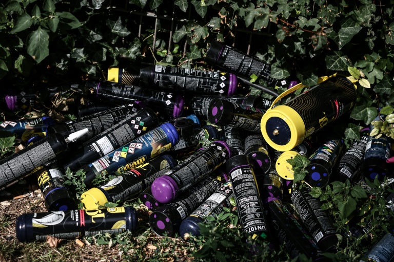 Des bonbonnes de protoxyde d'azote découvertes lors d'une opération de police à Melun le 22 août 2025