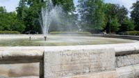 La fontaine honorant Francis Newlands à Chevy Chase Circle, près de Washington, le 13 mai 2026