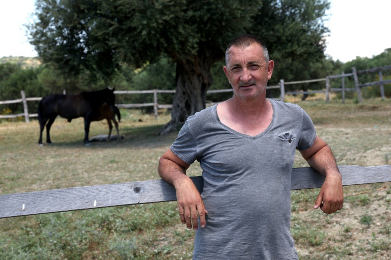 Gentian Mocka, 56 ans, habitant de Novosele et l'un des propriétaires fonciers revendiquant des terres à Zvernec, le 18 juin 2026 à Vlora