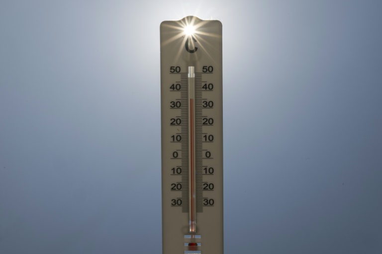 Après une légère accalmie jeudi, due aux orages, le thermomètre repart à la hausse vendredi, avec 80 départements placés en vigilance orange par Météo-France