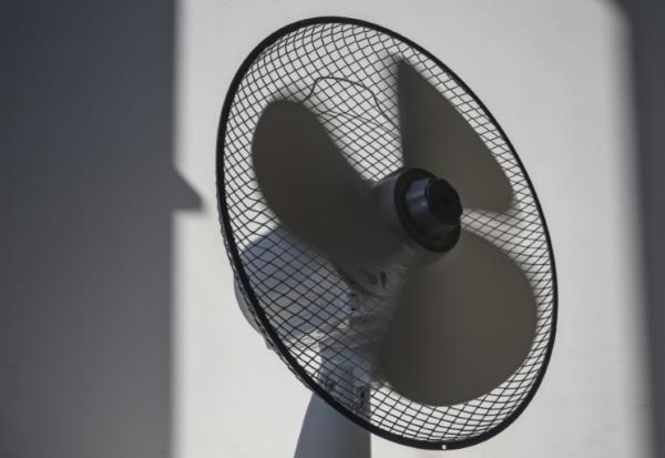 Après une légère accalmie jeudi, due aux orages, le thermomètre repart à la hausse vendredi, avec 80 départements placés en vigilance orange par Météo-France