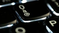 Se présentant comme un duo français, ZeroBytes, les pirates derrière le vol massif de données au fisc, déjà connus pour de précédentes cyberattaques, ont déclaré lundi à l'AFP avoir vendu leur butin