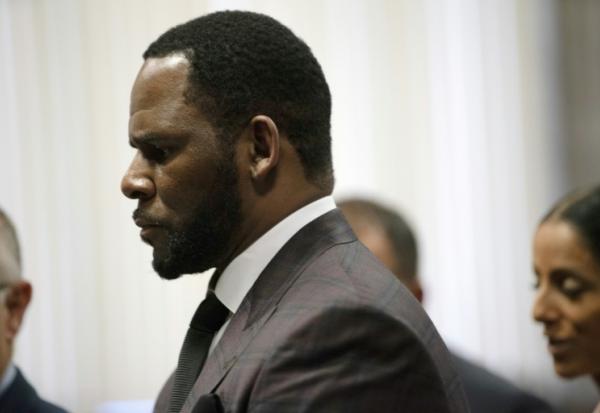 Le chanteur R. Kelly, le 26 juin 2019 dans un tribunal de Chicago