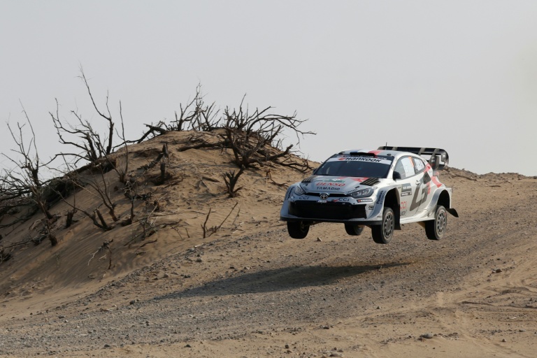 La Toyota du Français Sébastien Ogier, lors du Rallye d'Arabie saoudite, le 27 novembre 2025 à Jeddah