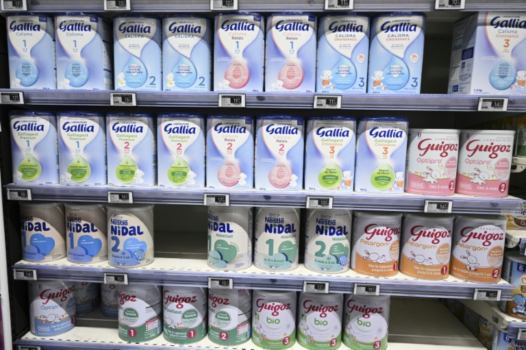 Des boîtes de lait infantile dans un supermarché près de Marseille, le 3 novembre 2022