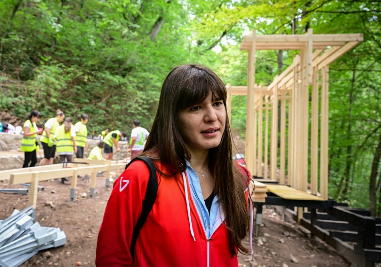 L'architecte Oana Chirila, à la tête d'un projet de restauration de la cité thermale historique de Baile Herculane, le 29 juillet 2025 en Roumanie
