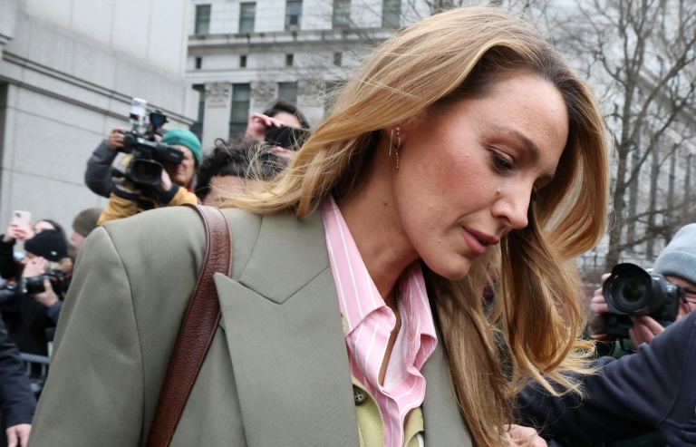 L'actrice américaine Blake Lively quitte le tribunal après une audience à New York le 11 février 2026.
