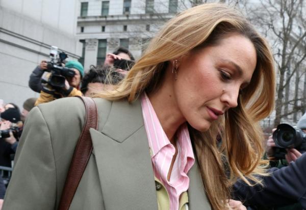 L'actrice américaine Blake Lively quitte le tribunal après une audience à New York le 11 février 2026.