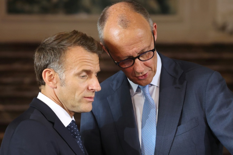 Le président français Emmanuel Macron et le chancelier allemand Friedrich Merz (D) en Allemagne, le 17 juillet 2026 