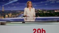 Léa Salamé présente le 20H00 de France 2, le 16 mars 2026, à Paris