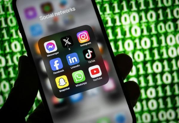 Le public au niveau mondial s'informe désormais davantage sur Facebook, YouTube ou TikTok que via les médias traditionnels