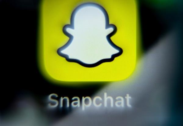Vue du logo de l'application Snapchat sur un téléphone, le 3 avril 2024 à Francfort-sur-le-Main en Allemagne