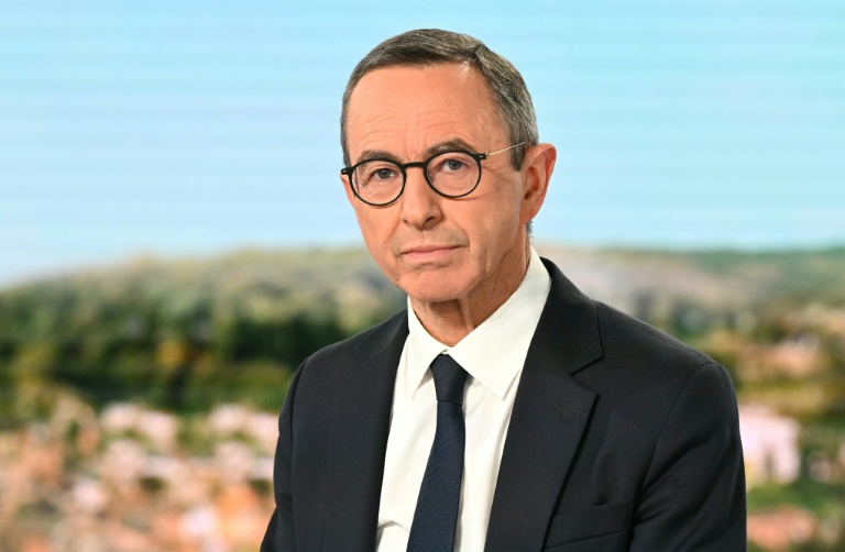 Le patron des Républicains et ministre de l'Intérieur sortant Bruno Retailleau sur le plateau du 13 Heures de TF1, le 6 octobre 2025 à Boulogne-Billancourt, près de Paris