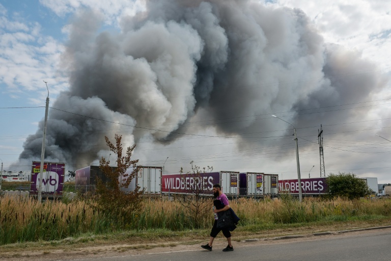 Incendie dans un entrepôt de la plateforme Wildberries à Podolsk, en Russie, le 16 août 2026 