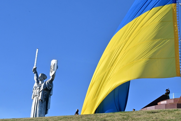 Le drapeau ukrainien à Kiev le 23 août 2026, veille du 35e anniversaire de l'indépendance de l'Ukraine 