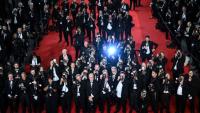 Des photographes en action après la projection du film "Eddington" lors du 78e Festival de Cannes,  le 16 mai 2025