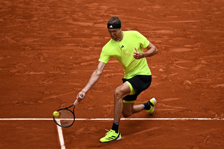 Le N.3 mondial Alexander Zverev contre l'Américain Learner Tien au 1er tour de Roland-Garros le 27 mai 2025 à Paris