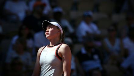 La Kazakhstanaise Elena Rybakina lors de sa défaite au 2e tour de Roland-Garros contre l'Ukrainienne  Yuliia Starodubtseva, le 27 mai 2026