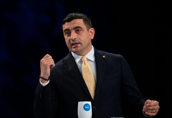 George Simion, candidat nationaliste à la présidentielle roumaine, lors d'un débat à Bucarest, le 8 mai 2025