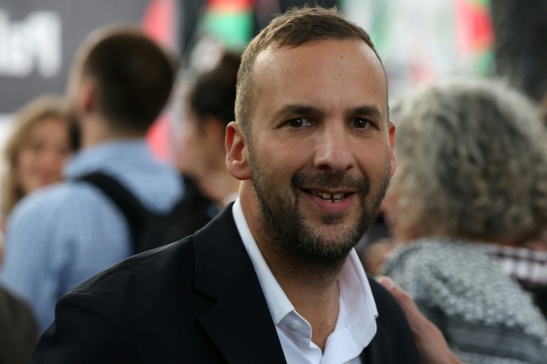 Le chef du Green Party, Zack Polanski, participe à une manifestation devant les grilles de Downing Street, dans le centre de Londres, le 9 septembre 2025