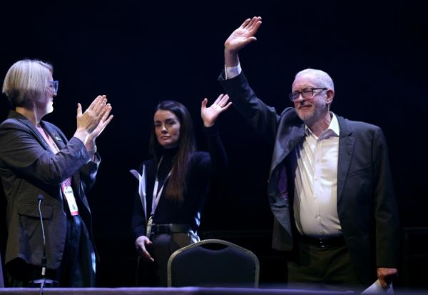 Jeremy Corbyn, ancien chef du Parti travailliste et cofondateur de "Votre Parti", lors d'un discours à Liverpool, dans le nord-ouest de l'Angleterre, le 29 novembre 2025