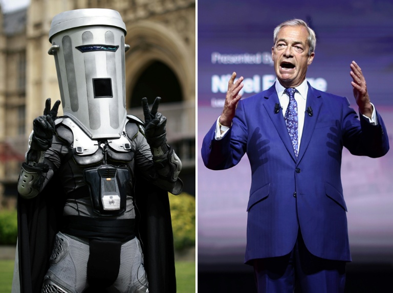 Count Binface, posant à Londres le 25 avril 2024 et Nigel Farage lors d'un discours à Londres le 17 juillet 2026