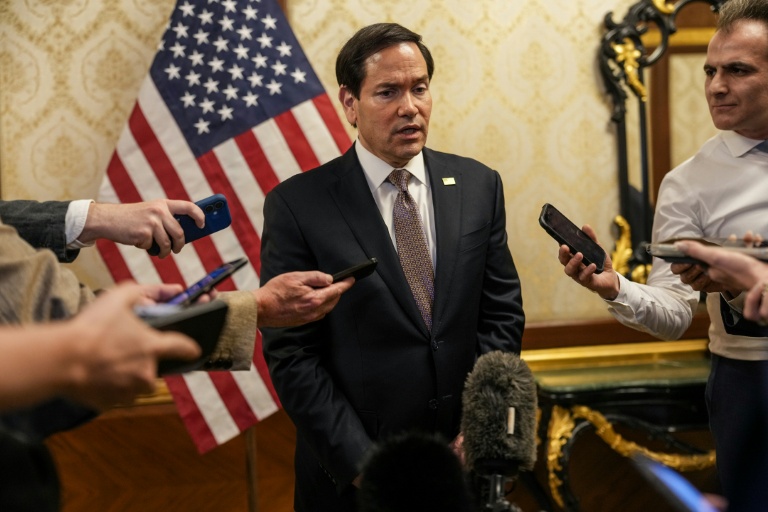 Le secrétaire d’État américain Marco Rubio à l'aéroport international du Koweït, le 24 juin 2026