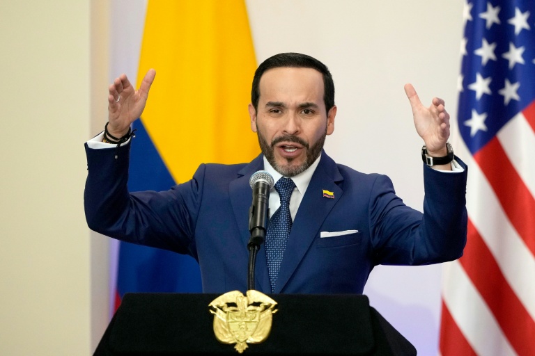 Le président colombien Abelardo de la Espriella donne une conférence de presse lors d'une cérémonie de signature d'accords bilatéraux avec le secrétaire d'Etat américain Marco Rubio (hors-champ) à Barranquilla, en Colombie, le 8 septembre 2026