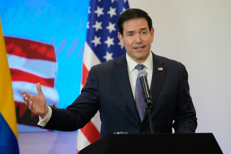 Le secrétaire d'Etat américain Marco Rubio tient une conférence de presse lors d'une cérémonie de signature d'accords bilatéraux avec le président colombien Abelardo de la Espriella (hors-champ) à Barranquilla, en Colombie, le 8 septembre 2026