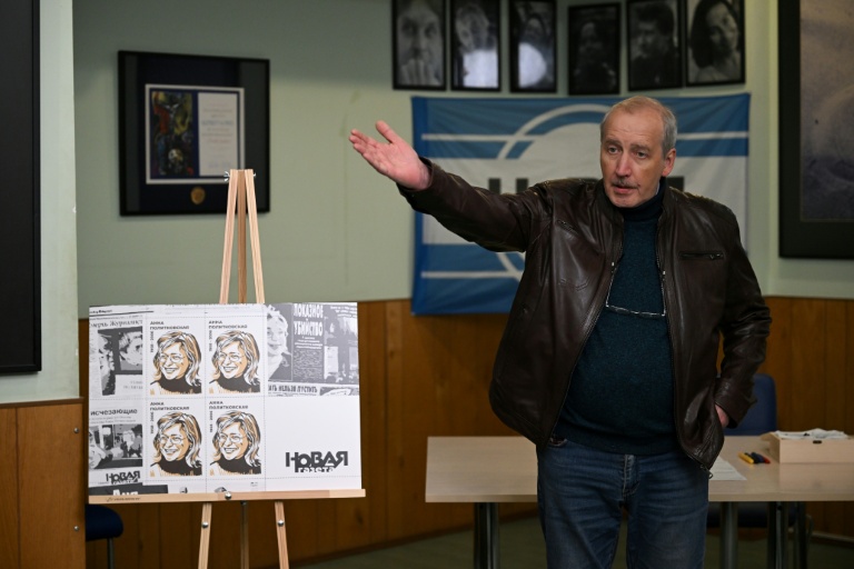 Le journaliste russe Sergueï Sokolov lors d'une cérémonie en mémoire d'Anna Politkovskaïa, à Moscou le 6 octobre 2026