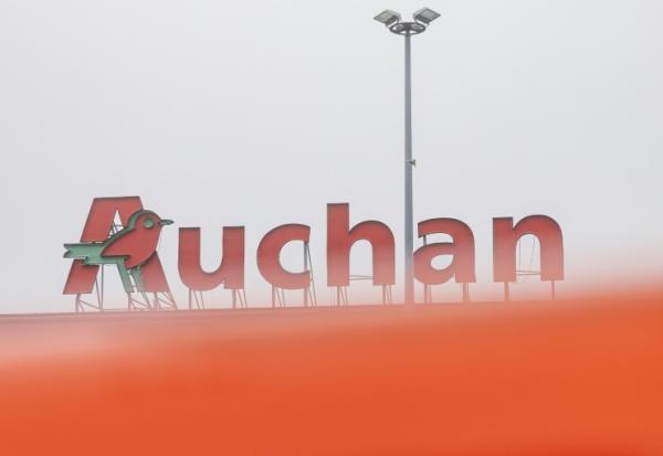 Logo Auchan le 5 novembre 2024 sur un magasin en France, à Villeneuve-d'Ascq (Nord).