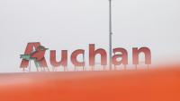 Logo Auchan le 5 novembre 2024 sur un magasin en France, à Villeneuve-d'Ascq (Nord).
