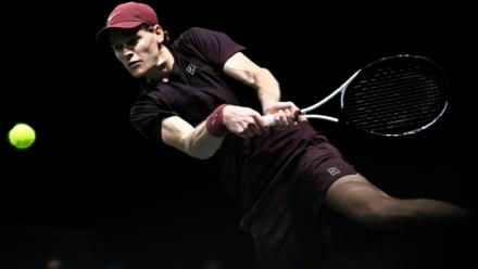 L'Italien Jannik Sinner en finale du Masters 1000 de Paris contre le Canadien Felix Auger-Aliassime le 2 novembre 2025 à La Défense Arena à Nanterre
