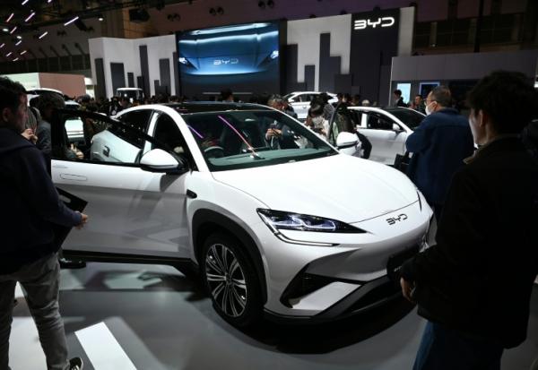 Une BYD Seal, berline électrique sportive chinoise, lors du Salon de la mobilité au Japon, à Tokyo, le 31 octobre 2025
