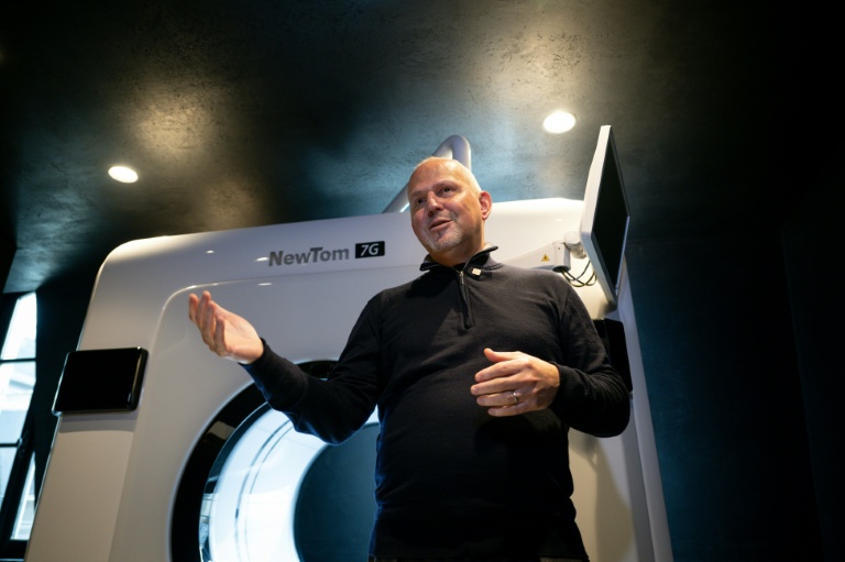 Jérôme Salomon, ancien directeur général de la Santé, à présent directeur médical et scientifique de Zoï, devant un 